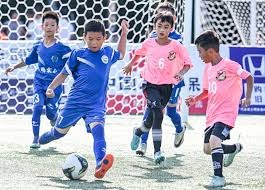 内维尔：杰登-安东尼的射门很精彩，不明白利马那时在做什么